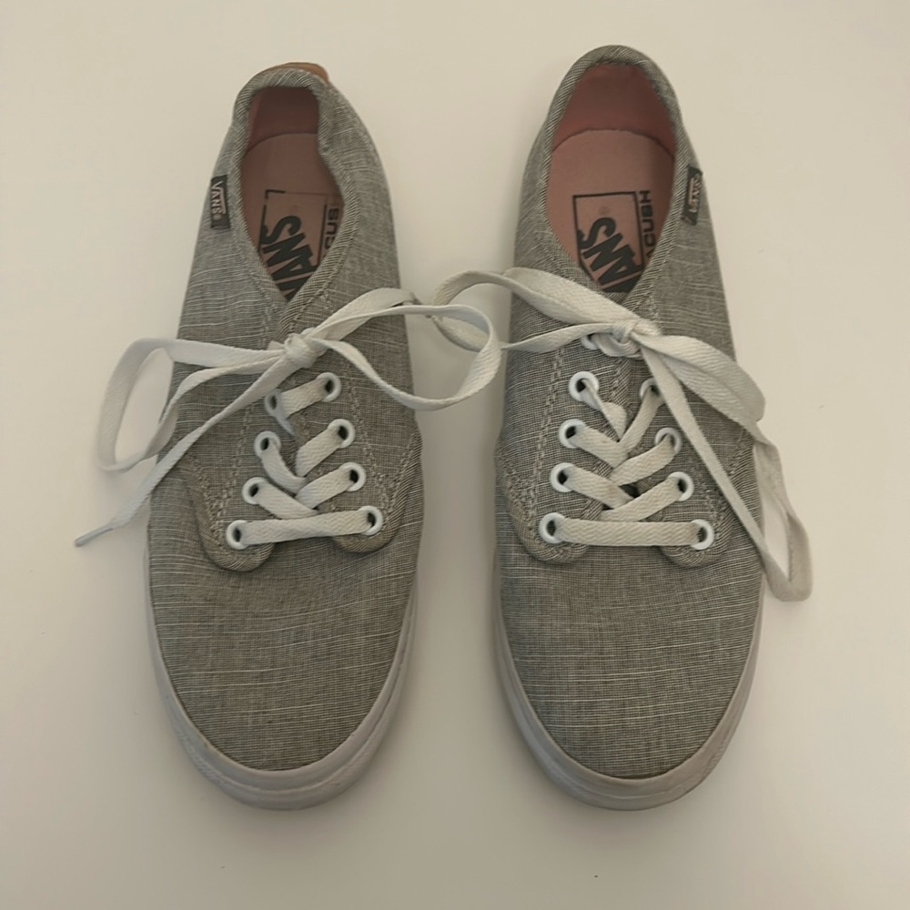 Vans gray classic low top skater sneaker shoes size 7 1/2”